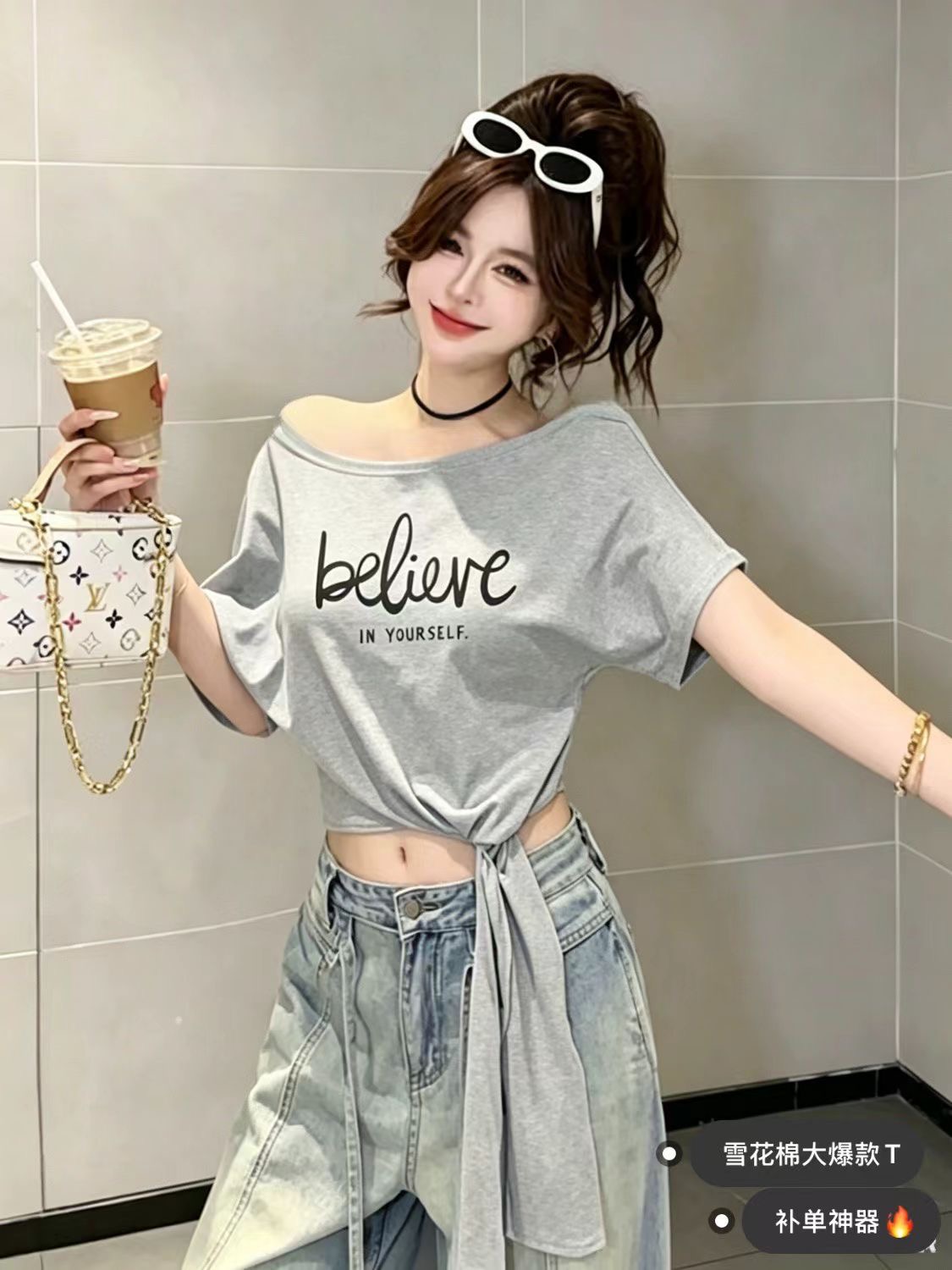 여름 한국 스타일 오프숄더 알파벳 프린트 스트랩 티셔츠 여성용 짧은 소매 다용도 슬림해 보이는 쇼트 스타일 오프숄더 맨위