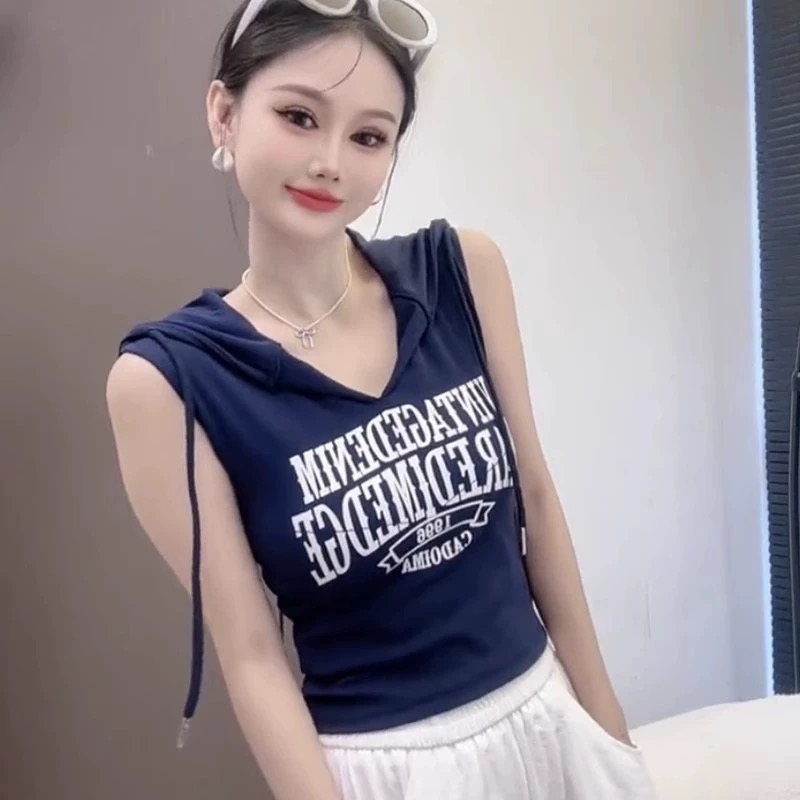 여름 한국 스타일 아메리칸 알파벳 프린트 민소매 후드 조끼 여성 외출용 외국 가스 핫걸 바람 몸매 가꾸기 쇼트 스타일 맨위