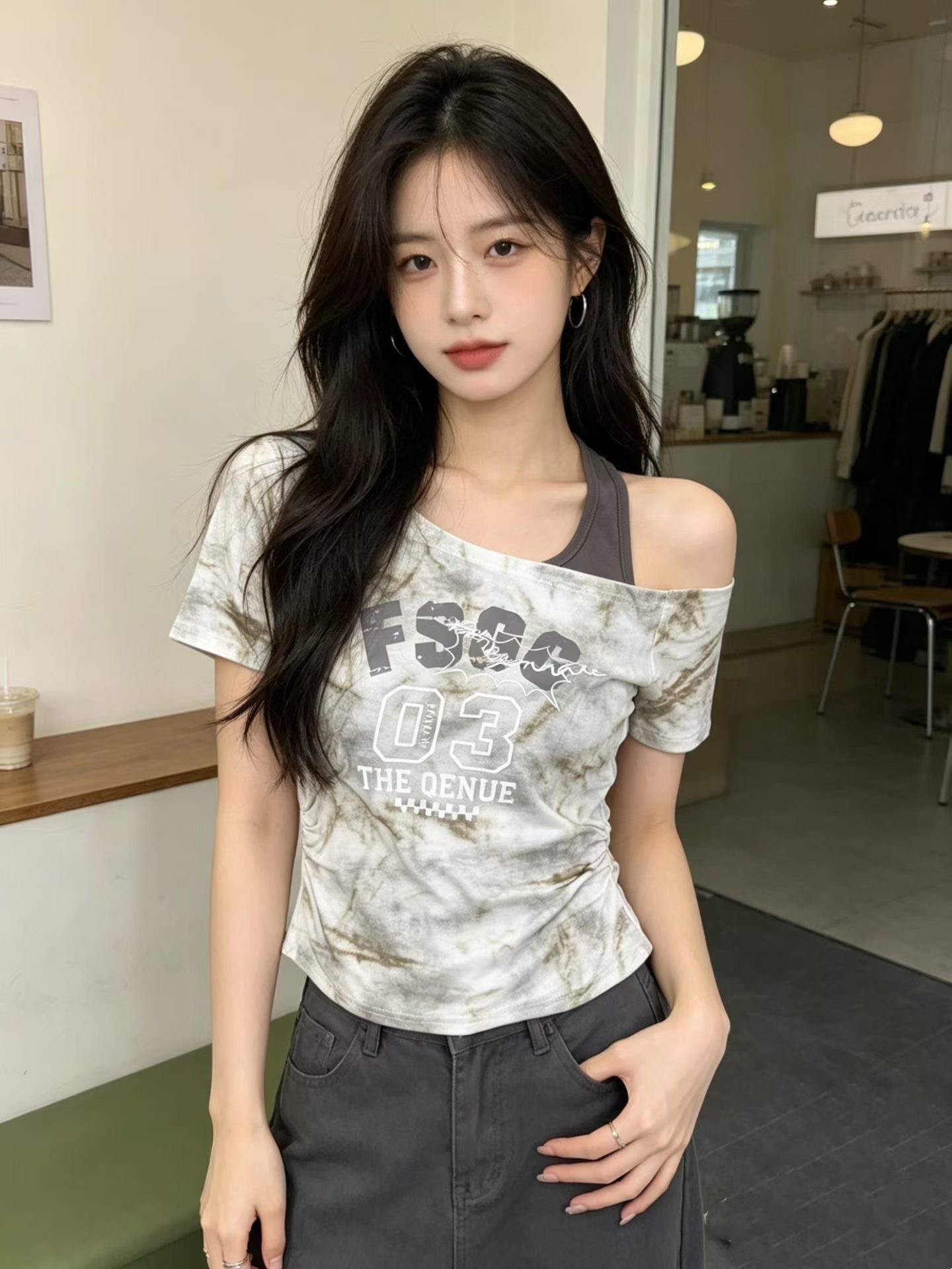 비스듬한 어깨 행침 목 반팔 티셔츠 여름 프린트 몸매 가꾸기 불규칙 핫걸 여성 맨위