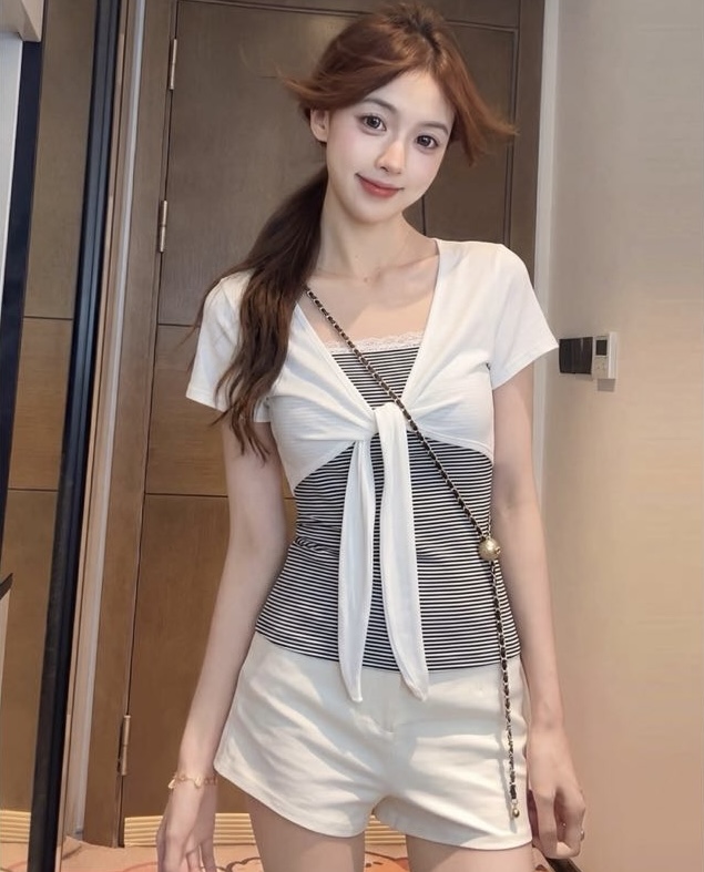 한 부서 페이크 레이어드 레이스 레이스 반팔 티셔츠 여성 여름 디자인 센스 스트랩 몸매 가꾸기 슬림해 보이는 디자인 센스 맨위