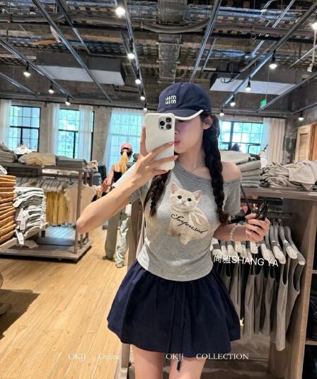 고양이 오프숄더 티셔츠 반팔 여성 여름 풀오버 미니멀리즘 비스듬한 칼라 몸매 가꾸기 다용도 외국 가스 연령 감소 얇은 스타일 맨위 ins