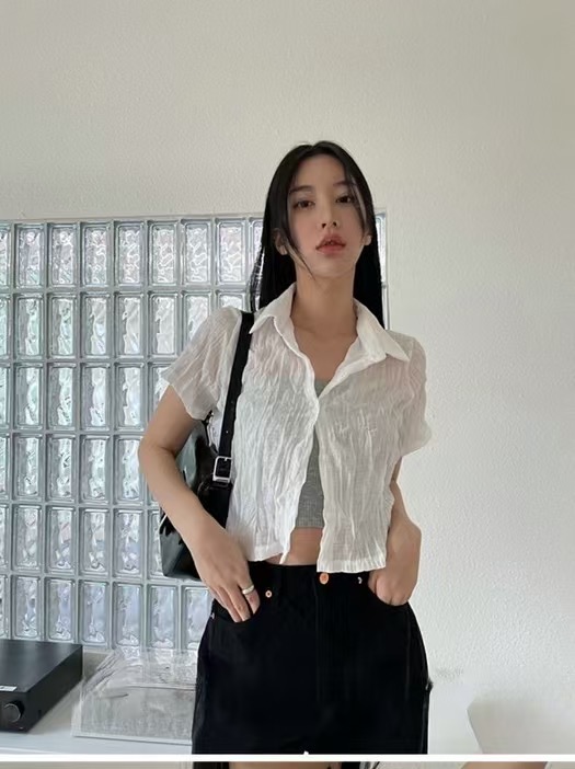 디자인 센스 작은 대중 외국 가스 품격 허리 수축 슬림해 보이는 반팔 POLO 칼라 쇼트 스타일 주름 Chic 셔츠 맨위 여성 여름