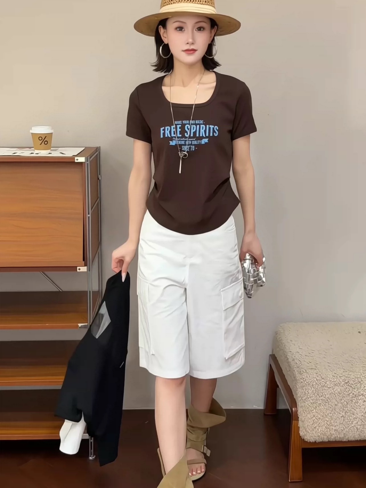 라운드 넥 레이스 조각 뒤로 몸매 가꾸기 슬림해 보이는 반팔 티셔츠 맨위