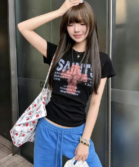 2026 여름 새로운 핫걸 바람 알파벳 프린트 반팔 티셔츠 여성 몸매 가꾸기 슬림해 보이는 기초 섹션 맨위