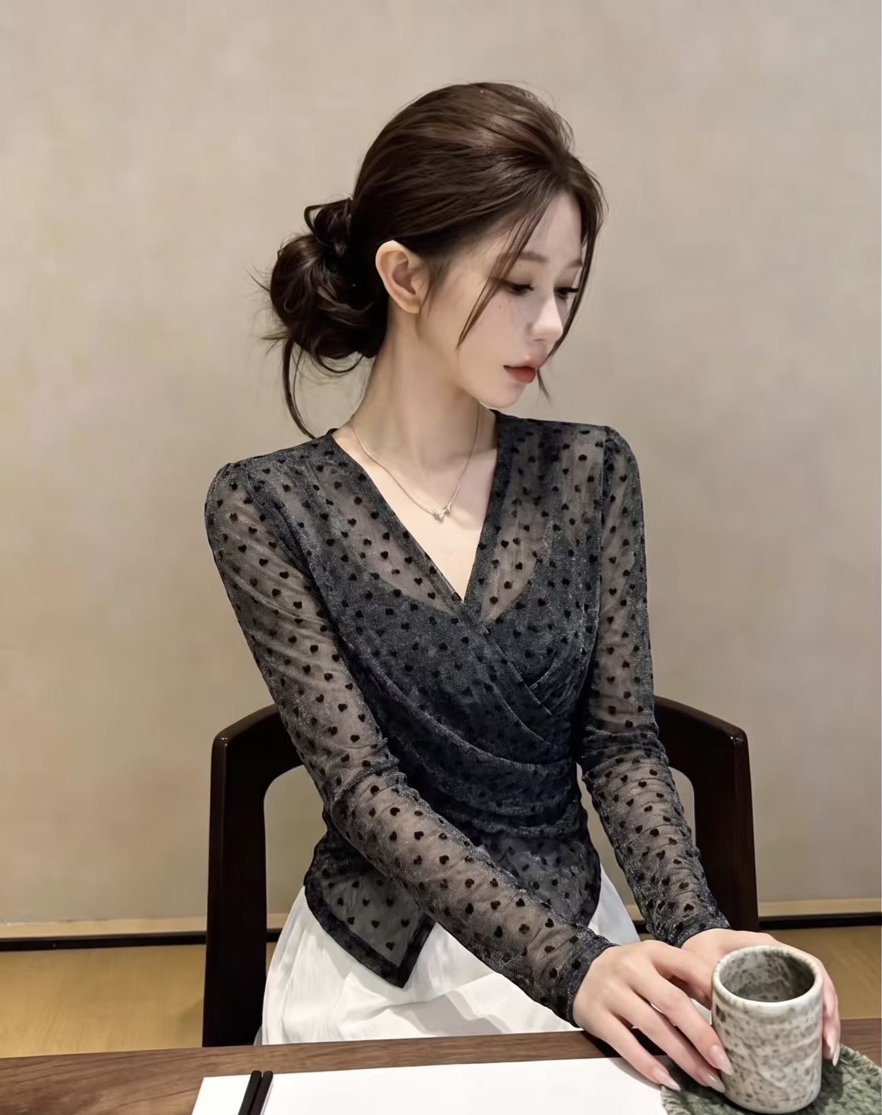 BY31750# 温柔爱心波点V领蕾丝花边长袖t恤女上衣早秋收腰显瘦修身打底小衫 服裝批發女裝批發服飾貨源