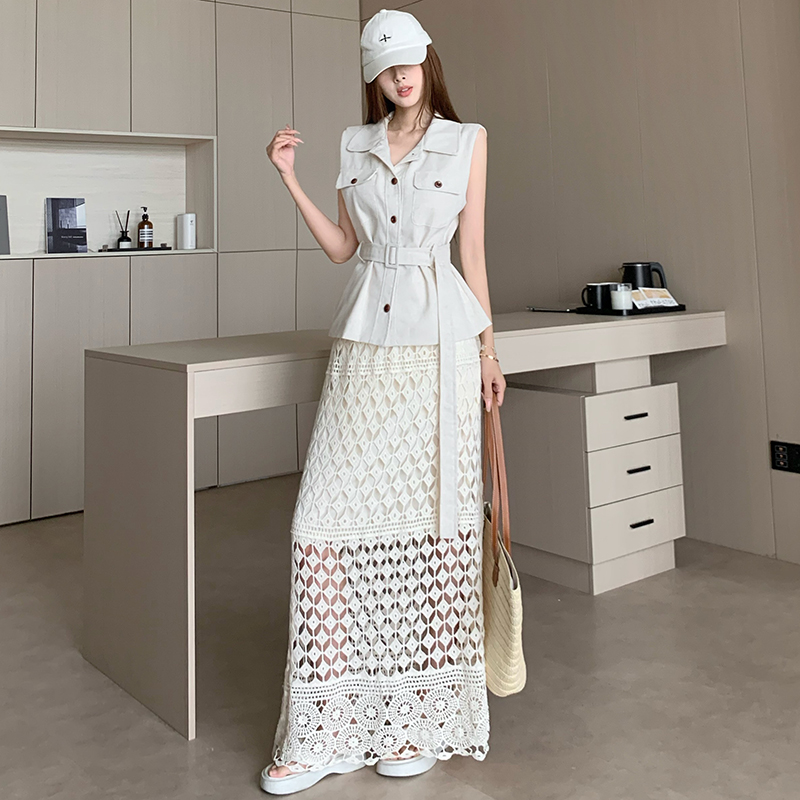 디자인 센스 휴가 작은 샤넬 스타일 반팔 맨위 홀로우 아웃 반신 스커트 두 조각 여성 세트 여름 허리 수축 슬림해 보이는 패션 세트