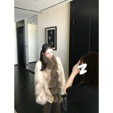 批发气质up up~ 芬兰进口sagafurs<b class='q'>狐狸毛</b>围巾