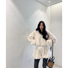 批发直邮韩国代购2025冬<b class='q'>女</b>士ins博主连帽毛毛外套+高腰半身裙裙裤套<b class='q'>装</b>