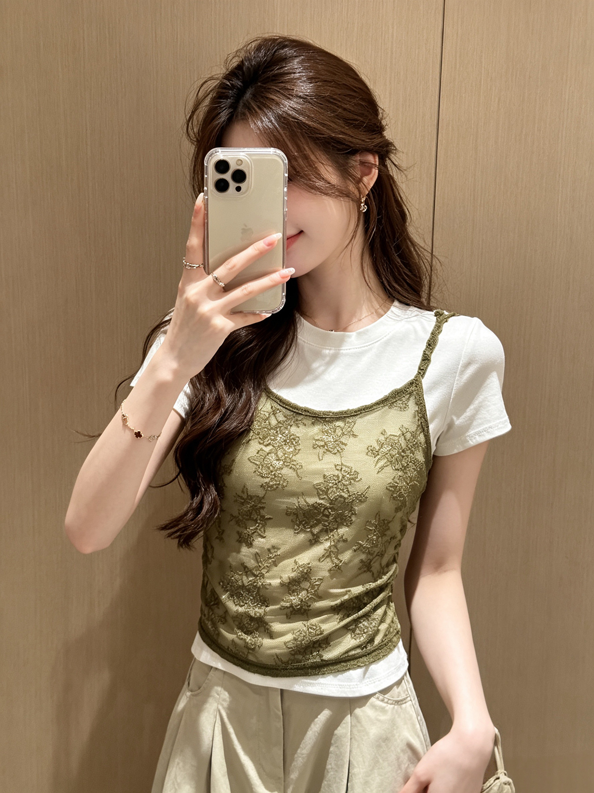한 부서 레이스 슬립 페이크 레이어드 반팔 티셔츠 2026 여름 새로운 핫걸 몸매 가꾸기 연령 감소 맨위 작은 셔츠 여성