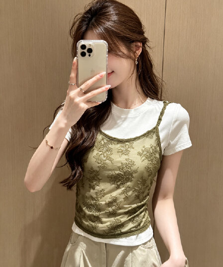 한 부서 레이스 슬립 페이크 레이어드 반팔 티셔츠 2026 여름 새로운 핫걸 몸매 가꾸기 연령 감소 맨위 작은 셔츠 여성