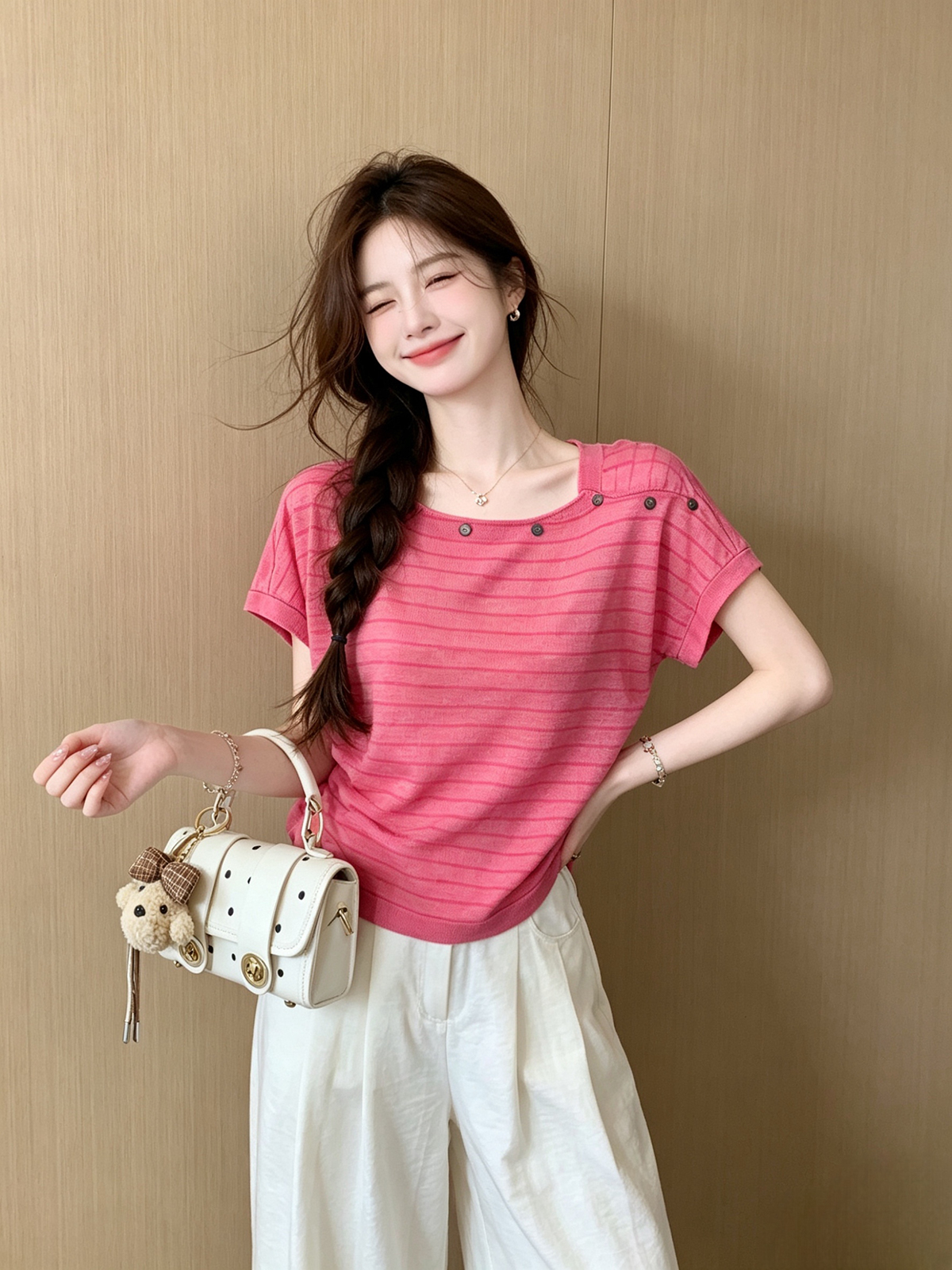 한 부서 미니멀리즘 대나무 마디 마 티셔츠 2026 여름 새로운 달콤함 스트라이프 라운드 넥 단추 디자인 니트 스웨터 맨위