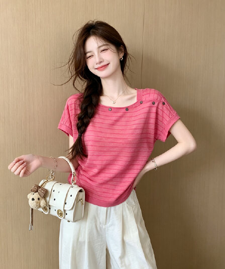 한 부서 미니멀리즘 대나무 마디 마 티셔츠 2026 여름 새로운 달콤함 스트라이프 라운드 넥 단추 디자인 니트 스웨터 맨위