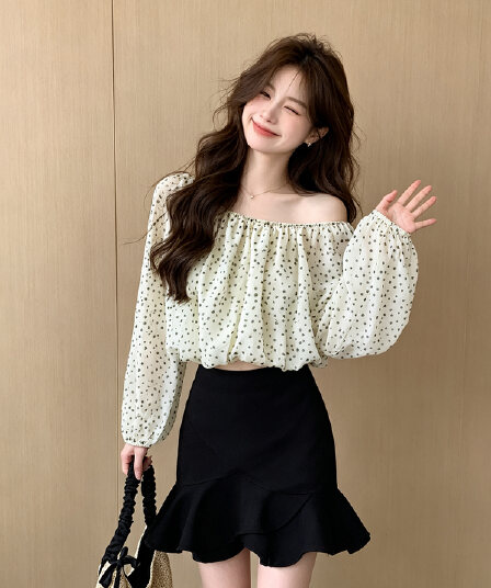 프랑스식 오프숄더 꽃무늬 긴팔 시폰 셔츠 여성 여름 핫걸 쇼트 스타일 품격 디자인 센스 오프숄더 셔츠 맨위