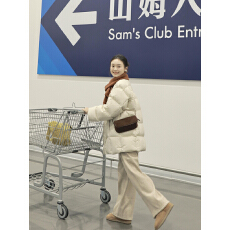 批发反季<b class='q'>特价</b>白色<b class='q'>羽绒服</b>女2025年新款冬季独特超好看小个子设计感小众