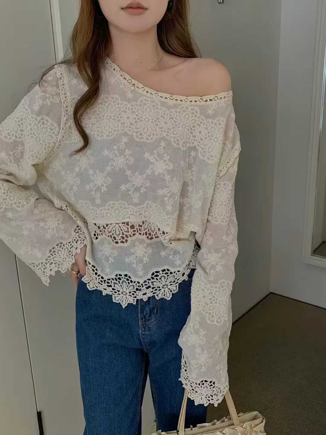 봄 새로운 달콤한 스타일 미니멀리즘 단색 인터넷 에디션 레이스 루즈핏 대 라운드 넥 긴팔 티셔츠 레이스 맨위