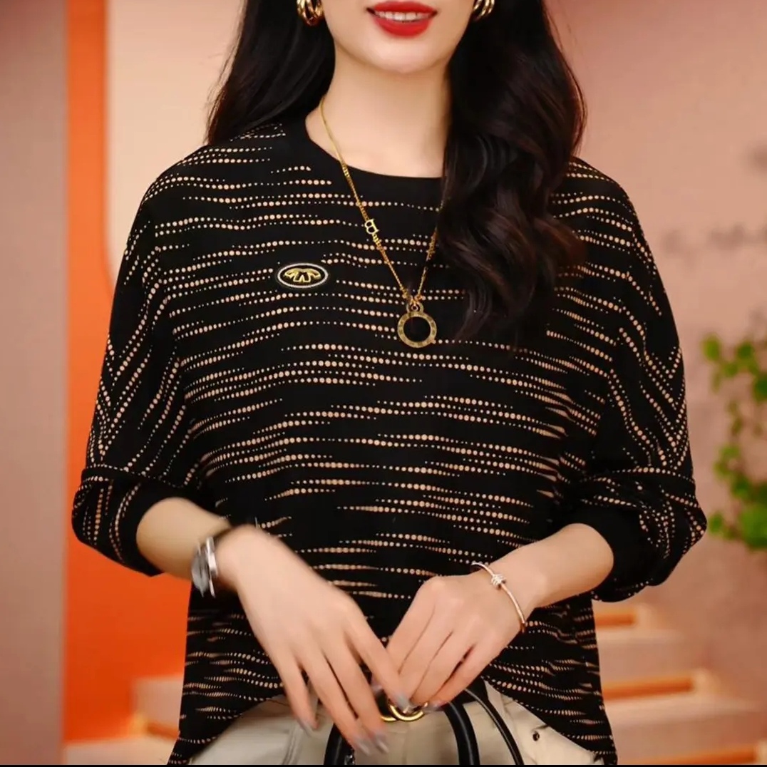 고급 프린트 라운드 넥 긴팔 티셔츠 이른 봄 새로운 영 엄마 품격 작은 셔츠 루즈핏 연령 감소 맨위