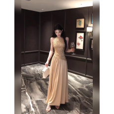 批发法式香槟色蕾丝<b class='q'>无袖</b>背心<b class='q'>连衣裙</b>女秋冬生日礼服收腰性感辣妹长裙子