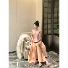 批发法式吊带<b class='q'>连衣裙</b>女2025冬季新款千金挂脖a字裙高级感