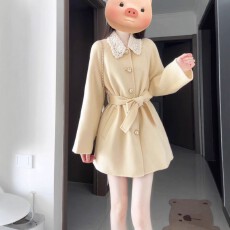 批发温柔风千金感奶黄色毛呢外套女2025冬季蕾丝拼接翻领气质呢子大衣