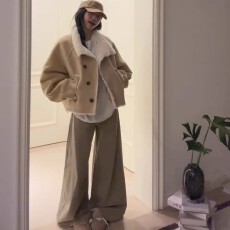 批发皮毛一体仿羊羔毛绒短外套女秋冬季2025新款巨好看的初冬加绒夹克