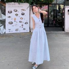 批发2026新款法式温柔风无袖V领浅蓝色<b class='q'>连衣裙</b>女夏季收腰显瘦A字裙长裙