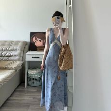 批发茶歇法式蕾丝拼接V领碎花连衣裙女夏季气质收腰无袖<b class='q'>背心</b>A字裙<b class='q'>长裙</b>