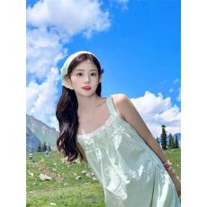 批发小<b class='q'>清新</b>薄荷奶绿吊带长裙女夏季时尚露腰抽绳木耳边露背系带<b class='q'>连衣裙</b>