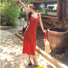 批发红色碎花复古吊带<b class='q'>连衣裙</b>女夏季2026新款收腰A字显瘦露背度假长裙