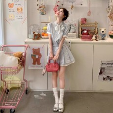 批发韩系学院风蓝白条纹<b class='q'>衬衫</b>连衣裙女夏季巨好看miu系蝴蝶结收腰裙子