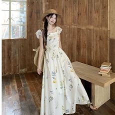 批发法式方领小飞袖碎花连衣裙子女夏季2026新款收腰露背气质a字<b class='q'>长裙</b>