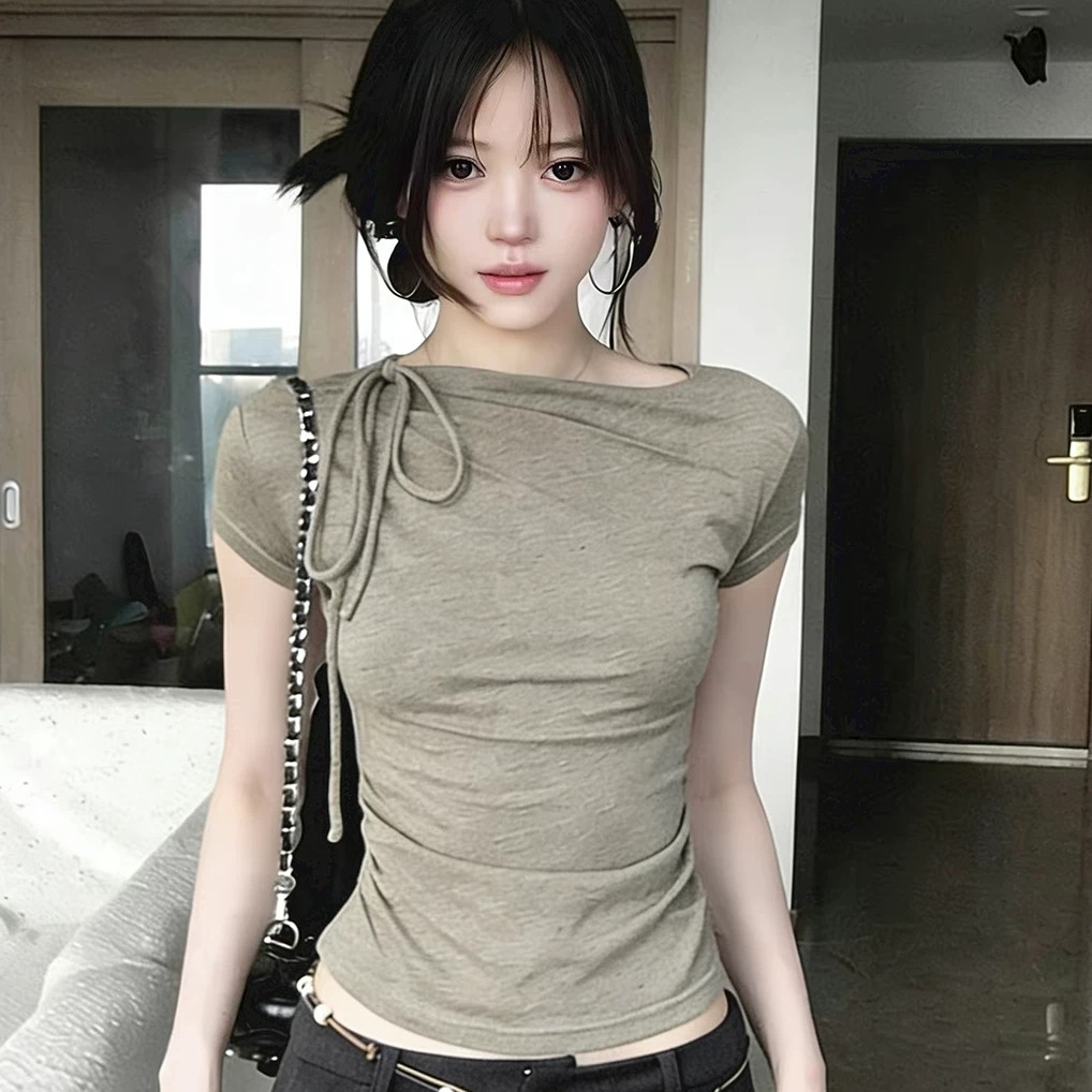 아메리칸 주름 레트로 스트랩 비스듬한 어깨 반팔 티셔츠 여성 여름 2026 새로운 몸매 가꾸기 슬림해 보이는 핫걸 작은 맨위