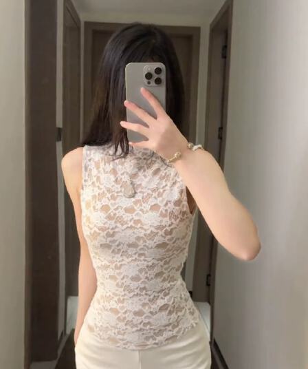 프랑스식 반하이넥 레이스 홀로우 아웃 민소매 조끼 여성 2026 여름 새로운 섹시함 몸매 가꾸기 슬림해 보이는 인사이드 잡아라. 의류