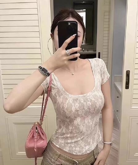 레이스 안감 화이트 레이스 꽃무늬 u 칼라 반팔 티셔츠 여성 여름 디자인 센스 순수한 욕망 핫걸 몸매 가꾸기 맨위