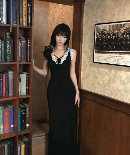 여름 핫걸 몸매 가꾸기 슬림해 보이는 레이스 조각 여성 드레스 V넥 패션 외국 가스 길다 치마