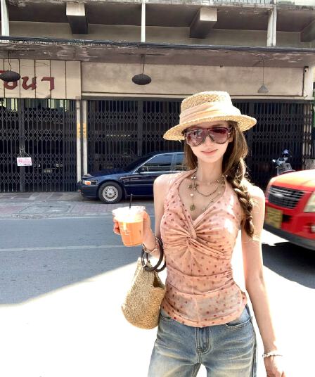 핫걸 도트 무늬 망사 비틀림 V넥 행침 목 조끼 여성 여름 디자인 센스 몸매 가꾸기 슬림해 보이는 외출용 민소매 맨위