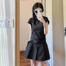 批发学院风polo领灰色连衣裙子女<b class='q'>夏</b>季2026新款设计感收腰甜辣百褶短裙