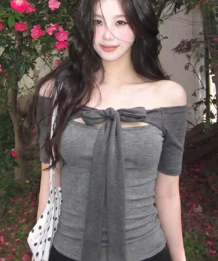 사람들 면 면 컬러 짜임 기사 회색 오프숄더 중간 소매 티셔츠 여성 여름 스트랩 몸매 가꾸기 디자인 센스 오프숄더 맨위