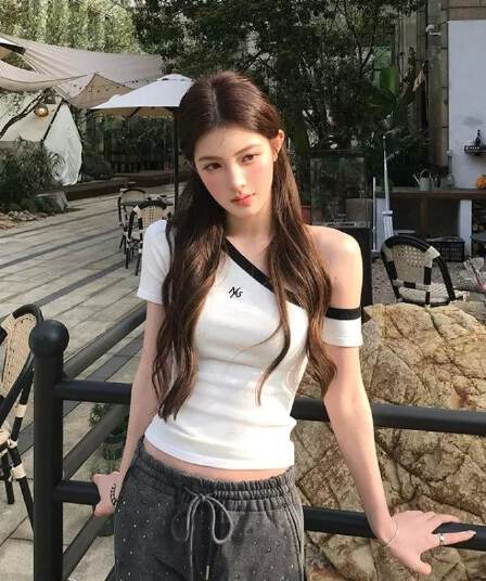순면 한 부서 순수한 욕망 핫걸 바람이 아닙니다. 대칭 오프숄더 반팔 티셔츠 여성 여름 몸매 가꾸기 슬림해 보이는 디자인 센스