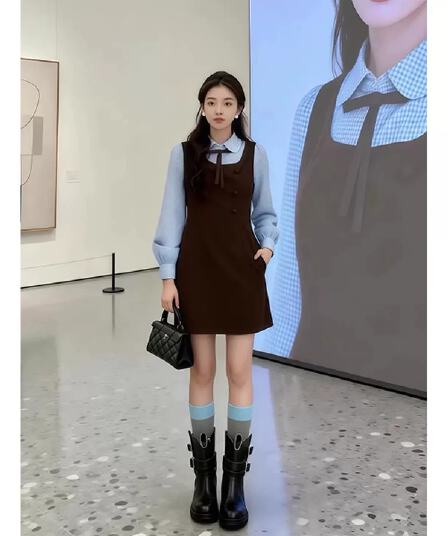 프랑스식 작은 샤넬 스타일 miu 부서 부유 한 가족 천 골드 여성 드레스 2026 이른 봄 한 부서 학원 스타일 허리 수축 한 마디 치마