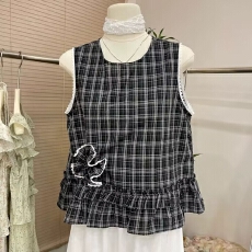 批发2026夏季新款无袖小格子复古格子马甲背心荷叶边显瘦<b class='q'>打底衬衫</b>上衣