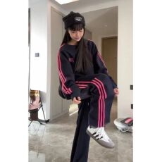 批发美式复古运动服套装女春秋<b class='q'>休闲</b>学院风条纹卫衣裤子宽松显瘦两件套