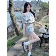 批发韩系减龄<b class='q'>运动服</b>套装女夏季简约时尚高级感斜肩<b class='q'>短袖</b>短裙休闲两件套