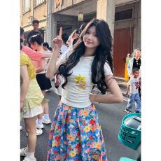 批发韩系穿搭碎花半身裙女中长款夏季<b class='q'>新款</b>高腰显瘦中裙设计感白色短袖