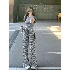 批发欧货休闲运动套装女<b class='q'>夏</b>季新款时髦洋气条纹短款上衣阔腿裤两件套潮