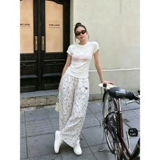 批发甜妹休闲风运动套装女夏季淡系正肩短袖T恤<b class='q'>碎花</b>长裤时尚两件套潮