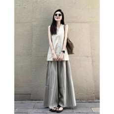批发美式炸街休闲运动套装<b class='q'>女</b>夏季V领挂脖无袖上衣条纹阔腿<b class='q'>长裤</b>两件套
