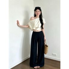 批发简约大气高级感日常通勤休闲套装女<b class='q'>夏</b>季斜肩上衣阔腿裤气质两件套