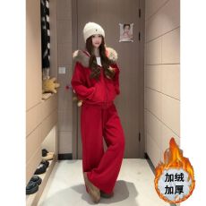 批发巨好看的新年圣诞红色休闲运动套装女秋冬加绒加厚毛领卫衣<b class='q'>两件套</b>