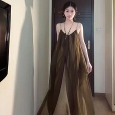 批发法式<b class='q'>复古</b>休闲长裙宽松高级感气质茶歇裙夏季独特设计感吊带<b class='q'>连衣裙</b>