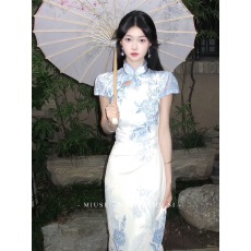 批发新中式2026洋气连衣裙女高级名媛青花瓷改良旗袍清冷感感包臀裙夏